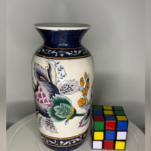 Moriage Asian Style Vase - Picture 7 of 8